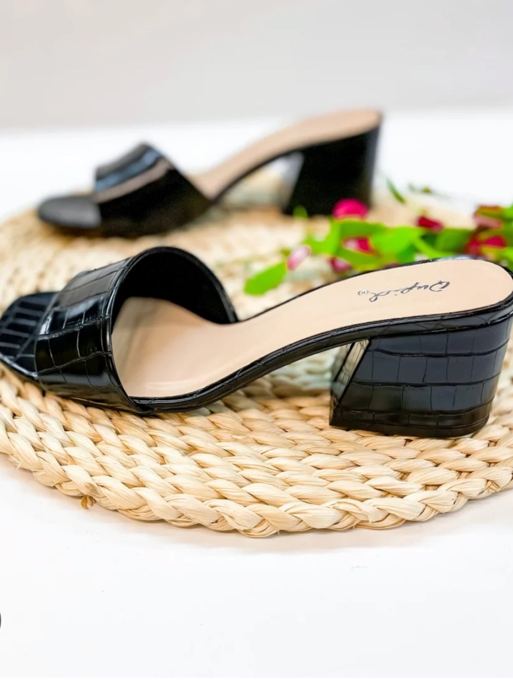 Qupid Black Mule